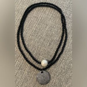 Double strand ONYX necklace with pendant and pearl.